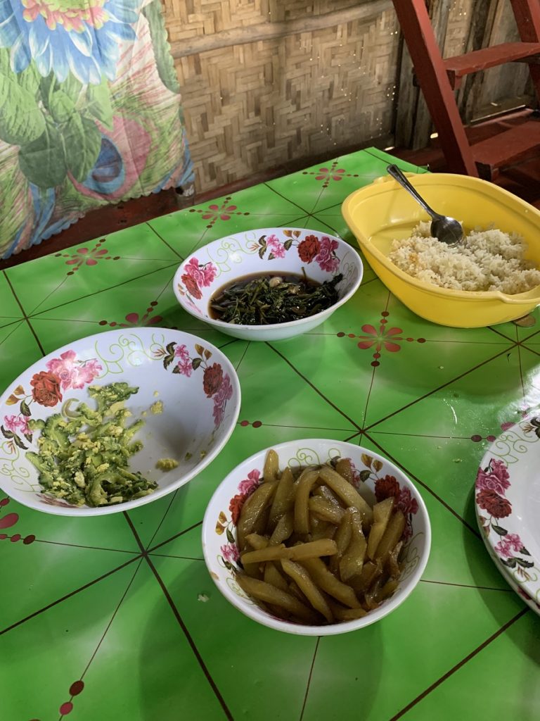 フィリピン人彼女の実家での食事